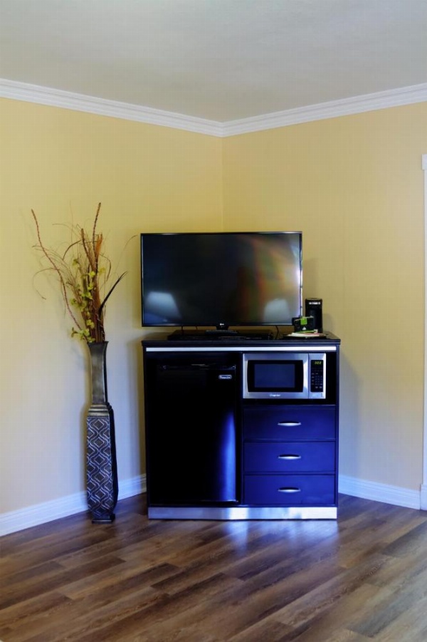 Palm Tropics Motel image 19